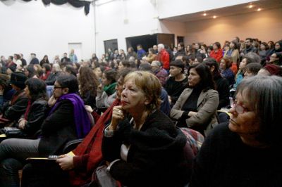 Cientos de personas se congregaron en el Centro Cultural de España este 24 de julio.