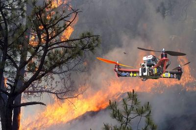 En Chile, en el combate a los incendios, se ha integrado el uso de drones con cámaras de alta resolución y escáneres de temperatura. Sin embargo, no se habían incorporado drones solares.