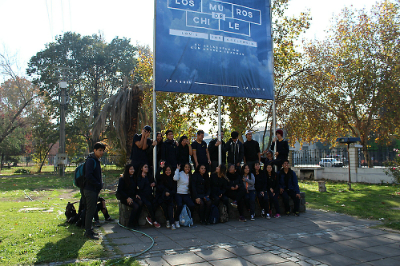 Estudiantes PACE-UCH visitando el Museo de Arte Contemporáneo junto a Mediadores en Arte