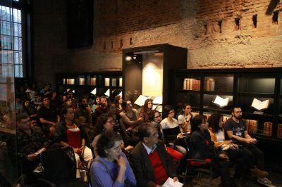 La actividad se llevó a cabo en la Sala Museo Gabriela Mistral, ubicada en la Casa Central de la Universidad de Chile.