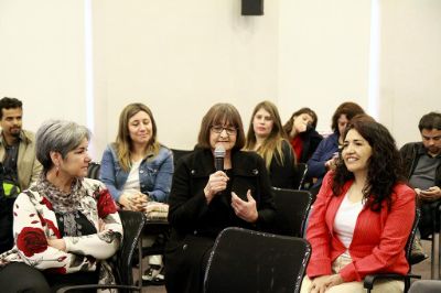 La vicerrectora de Asuntos Académicos, Rosa Devés, destacó que ¿este nuevo desafío es un compromiso que asume toda la Universidad.