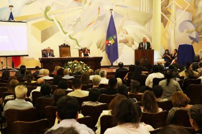 En el marco del Aniversario 176 de la Universidad de Chile, se llevó a cabo la ceremonia de entrega de la Medalla Andrés Bello a los integrantes del Senado Universitario.