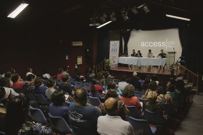 El viernes 23 de noviembre se desarrolló un Encuentro Comunal en La Pintana, entre académicos, autoridades municipales y agrupaciones inmigrantes para reflexionar sobre el racismo presente en el país.