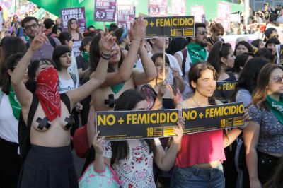 Este jueves 22 de noviembre miles de mujeres marcharon en Santiago y en otras ciudades de Chile por la erradicación de las diferentes formas de violencia hacia las mujeres.