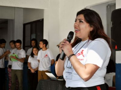 Fernanda Alvarado, representante de la Comunidad Amanecer, del Taller IN3001 de Ing. Civil Industrial. 