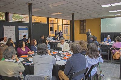 Este primer encuentro contó con la participación de académicos e investigadores de diversas unidades de la Universidad de Chile, para aunar miradas sobre la investigación transdisciplinaria.