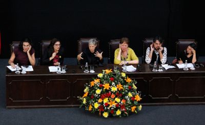 El conversatorio fue organizado por la Vicerrectoría de Extensión y Comunicaciones de la Universidad de Chile.