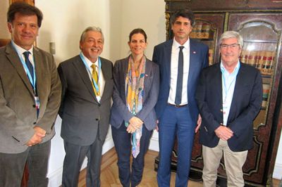 En el Palacio de La Moneda se realizó la reunión entre los decanos Raúl Morales y Arturo Squella, con el ministro de Ciencia, Andrés Couve, y la subsecretaria Carolina Torrealba.