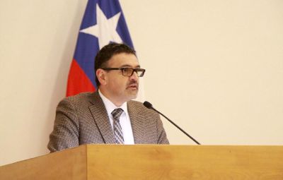 El vicerrector de Investigación y Desarrollo, Flavio Salazar, encabezó el jurado que se encargó de evaluar las obras científicas.