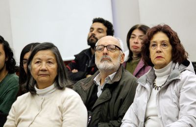 El primero de los diálogos, denominado "Autonomía y Plurinacionalidad", reunió a la comunidad universitaria y el público en la Casa Central de la U. de Chile. 