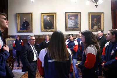 Además de conversar sobre las próximas competencias que enfrentarán las y los estudiantes seleccionados, se abordaron temas como la importancia del deporte para la U. de Chile.