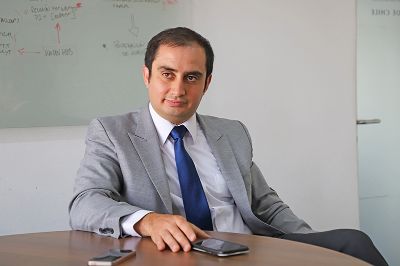 El Director de Innovación U. de Chile, Carlos Saffie, destaca las positivas proyecciones de la nanoimunoterapia para tratar enfermedades como la esclerosis múltiple.