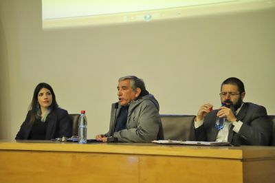 La académica de la USACH y los académicos de la Universidad de Chile dialogaron sobre las dificultades de los adultos mayores, además de la necesidad de mejorar las políticas públicas. 