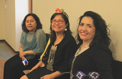 Maribel Mora Curriao, directora de la Oficina de Equidad e Inclusión Inclusión, y Doris Sáez Hueichapan, directora "Programa Pueblos Indígenas FCFM"