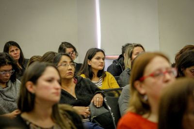 El seminario en el que participaron miembros de toda la comunidad universitaria, fue fruto del compromiso adquirido por Rectoría con el movimiento feminista de mayo de 2018.