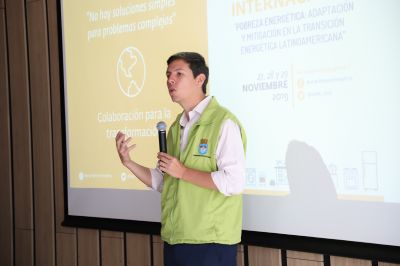 Claudio Castro, edil de Renca, expuso sobre la experiencia de éxito que tuvo su comuna al trabajar con familias para mejorar su eficiencia energética.