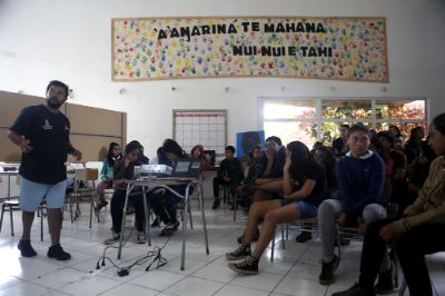 También se han realizado charlas y jornadas de testeo en el Liceo Aldea Educativa de Rapa Nui y en el Colegio Hermano Eugenio Eyraud.