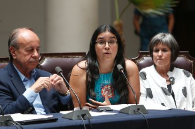 La integrante del Colegio de Periodistas, Paola Correa, expresó su preocupación por el rol que han jugado los medios de comunicación durante la crisis social.