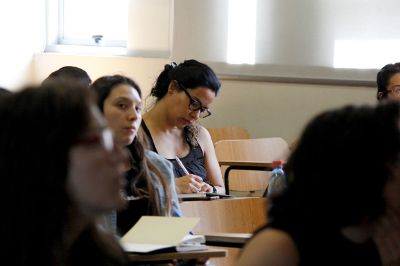El conversatorio "Interseccionalidades: Economía, feminismos y medio ambiente", desarrollado este jueves 12 de diciembre en la Facultad de Ciencias Sociales.