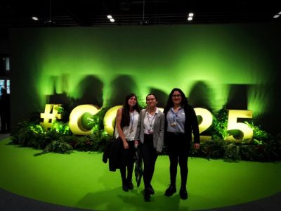 Javiera Contreras, Paula Castillo e Isabella Villanueva, estudiantes de la FCFM en la COP25, también forman parte de CEUS Chile.