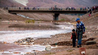 Desde hace una década que Chile sufre una mega-sequía, que se suma a deficiencias importantes en la gestión de las aguas.