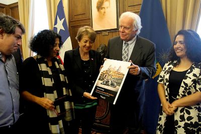 El año 2018 la U. de Chile, a través de la Cátedra Vicente Huidobro, organizó el I Premio Internacional de Poesía Vicente Huidobro junto a Valparaíso Ediciones y la Fundación Vicente Huidobro.