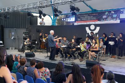 "La Chile Big Band" en su presentación en la comuna de La Pintana.