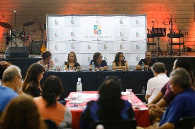 Conversatorio sobre derechos humanos y momento constituyente en la comuna de Peñalolén.