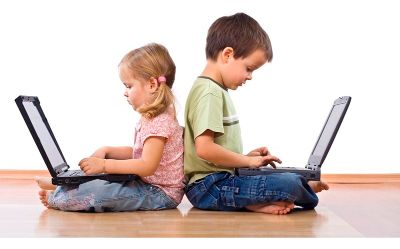 Internet emerge como una solución a muchas dificultades para enfrentar esta etapa de alteración en el proceso escolar. También se recomienda la lectura y los juegos como herramientas de aprendizaje.
