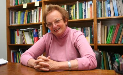 Durante las últimas semanas, la profesora Mary Kalin se ha dedicado a analizar y sistematizar datos sobre el avance del Covid19 en Chile y el Hemisferio Sur.