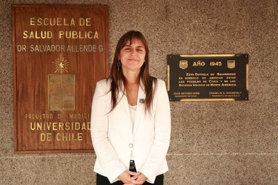 Para Verónica Iglesias, Directora de la Escuela de Salud Pública para enfrentar la crisis sanitaria es fundamental la existencia de un Estado garante y entregar más participación a la ciudadanía. 