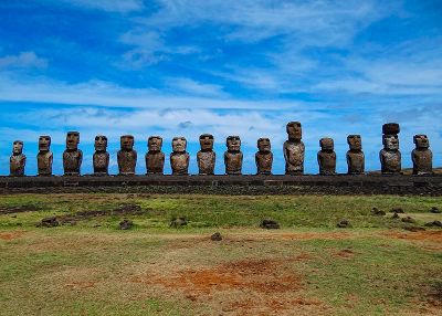 Ahu Tongariki es el principal ícono de la isla. Tras su devastación y posterior restauración, científicos plantean la importancia de abordar el patrimonio desde la reducción del riesgo de desastres.
