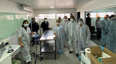 Profesionales de FAVET formaron parte del equipo multidisciplinario que realizó la exitosa prueba de reconversión del ventilador.
