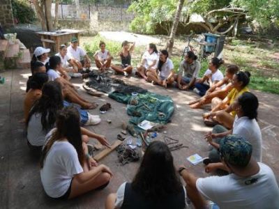 La organización trabaja con estudiantes de todos los colegios de las Islas Galápagos, Ecuador.