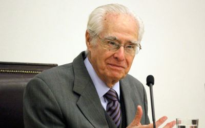 El abogado Roberto Garretón es recordado por la importante labor que cumplió durante la dictadura en defensa de perseguidos políticos.