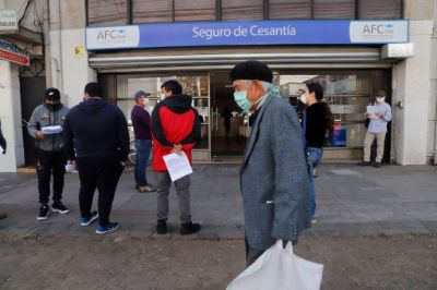 Las y los desocupados en el Gran Santiago aumentaron 47,6 por ciento en un año.