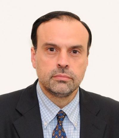 El abogado, licenciado en Ciencia Jurídicas de la U. de Chile y co-autor del libro, Enrique Navarro.