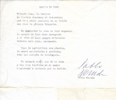 El mecanuscrito original firmado por Neruda en 1965 de Sangre de Toro, donado ahora por la familia Teitelboim Grinblatt