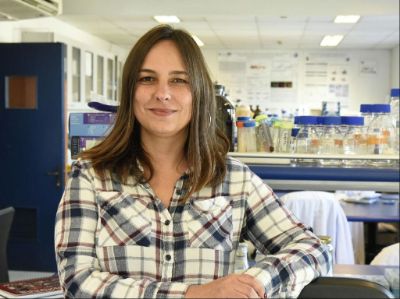  Andrea Paula-Lima, académica del Departamento de Neurociencia de la Facultad de Medicina de la U. de Chile y quien lidera la investigación.