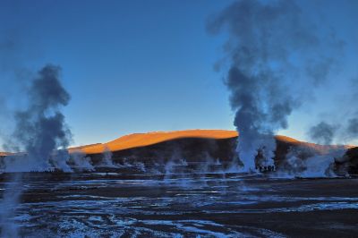 Los sistemas geotermales andinos de alta y de baja temperatura se pueden utilizar para la generación de electricidad y calefaccionar hogares o grandes establecimientos.