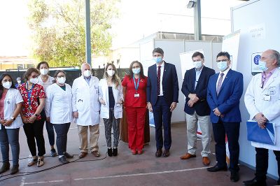 Tras un convenio, la Facultad de Medicina de la U. de Chile y el Hospital San José iniciaron el ensayo de la fase III de la vacuna de la U. Oxford-AstraZeneca.