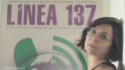 Dos documentales se exhibirán en el marco del Cine foro Amanda Labarca. El primero es "Línea 137", película que busca visibilizar el trabajo del programa Las Víctimas contra Las Violencias.