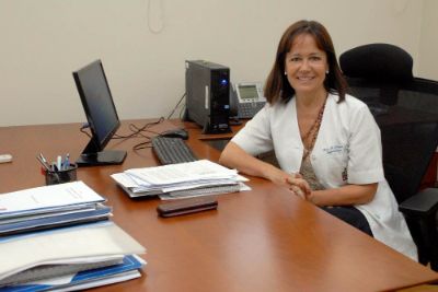 La doctora M. Elena Santolaya destacó el rol de la U.Chile en el proceso: "Es un orgullo haber podido ser parte de el estudio de una de las vacunas que va a ser una parte de la solución"
