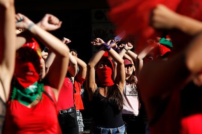 Los diferentes movimientos feministas en Chile han impulsado las modificaciones de algunos de los artículos más conservadores y discriminadores hacia la mujer dentro del Código Civil.