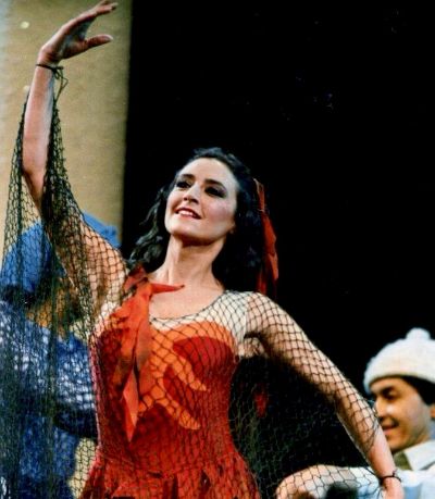 La directora de Danza, Isabel Kirberg, debutó como bailarina solista en el Festival de Viña del Mar el año 1988 personificando a la Pincoya, popular personaje de la cultura chilota.