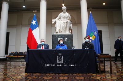 Ante las dificultades que la Convención tuvo para iniciar sus sesiones, la Universidad de Chile ofreció su infraestructura y equipo humano.