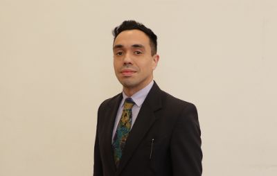 Colaborador representante del estamento de funcionarios, Daniel Burgos.