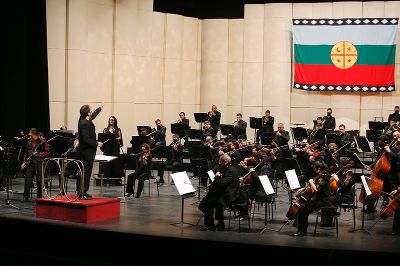 En la ocasión, la Orquesta Sinfónica Nacional de Chile presentó "Tierra Sagrada, para fagot y orquesta", obra inspirada en las raíces del pueblo Mapuche y escrita por Nelson Vinot en el 2017.