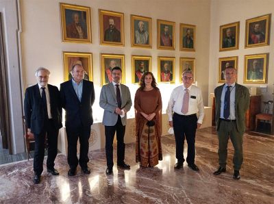 En la foto, Eduardo Vera, Miguel Allende, Flavio Salazar, Sonia Pérez, el Rector Ennio Vivaldi y el profesor Mirko Degli Esposti, vicerrector de la U. de Bolonia.