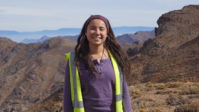 Amanda Peña, estudiante del magíster en Ciencias mención Geología de la U. de Chile y una de las fundadoras de la red de geocientíficas chilenas "AndinasChile".